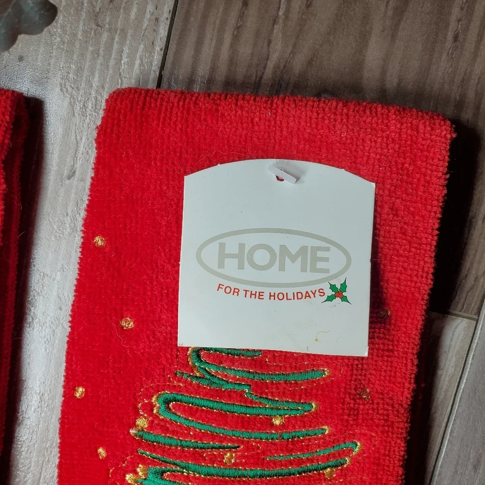 NWT HOME for the Holidays 2pc Christmas Tree Fingertip Towel Bundle Red Green